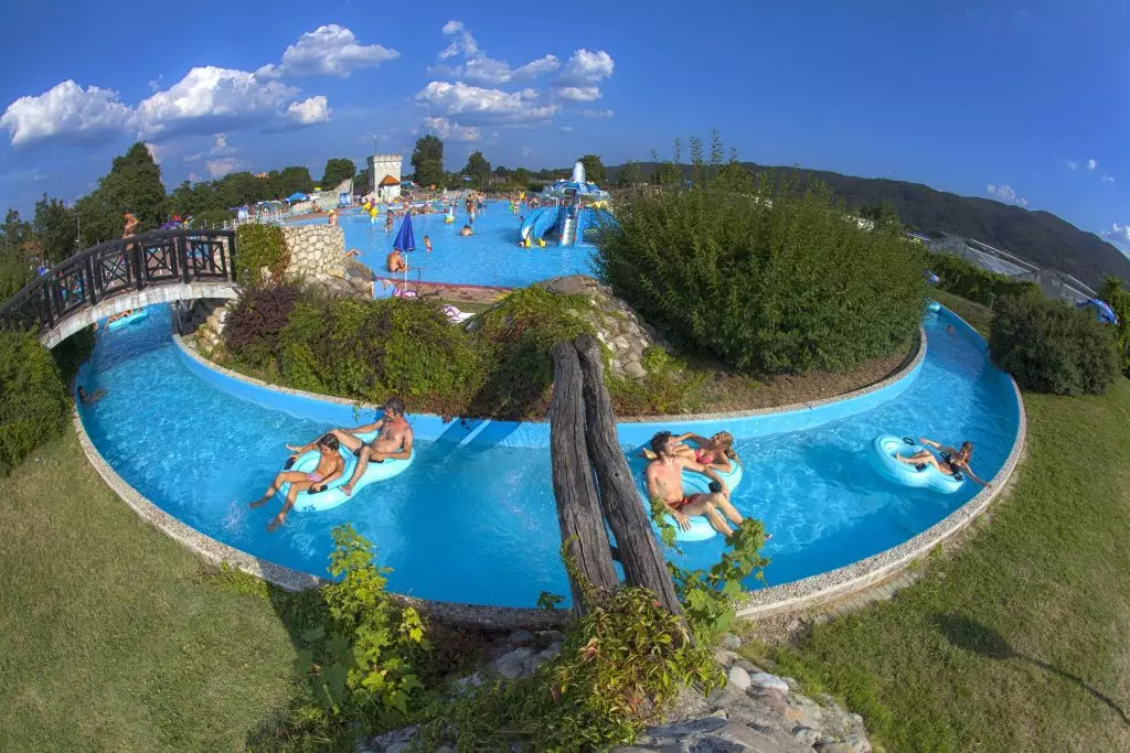 Počasna reka v Poletni Termalni rivieri